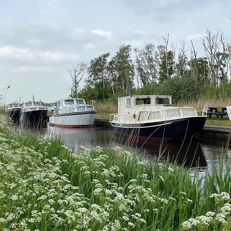 Boat Ella - Kamperen Op Het Water -Niet Om Mee Te Varen -Read Host Profile-Lees Hostprofiel Jutrijp Dış mekan fotoğraf