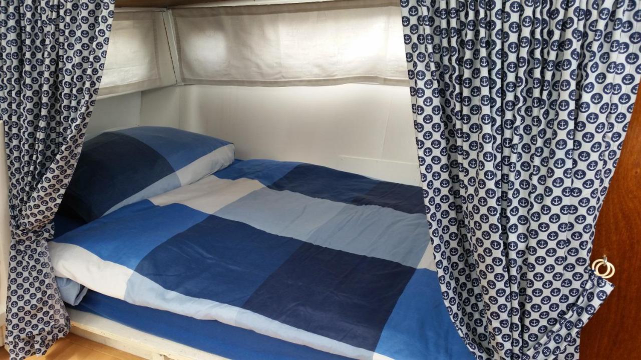 Boat Ella - Kamperen Op Het Water -Niet Om Mee Te Varen -Read Host Profile-Lees Hostprofiel Jutrijp Dış mekan fotoğraf