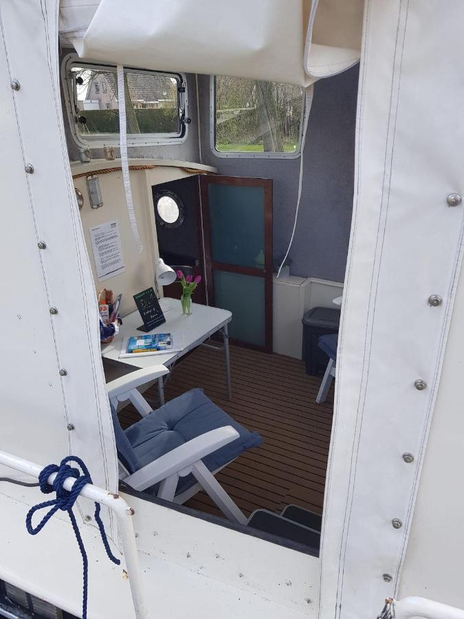 Boat Ella - Kamperen Op Het Water -Niet Om Mee Te Varen -Read Host Profile-Lees Hostprofiel Jutrijp Dış mekan fotoğraf