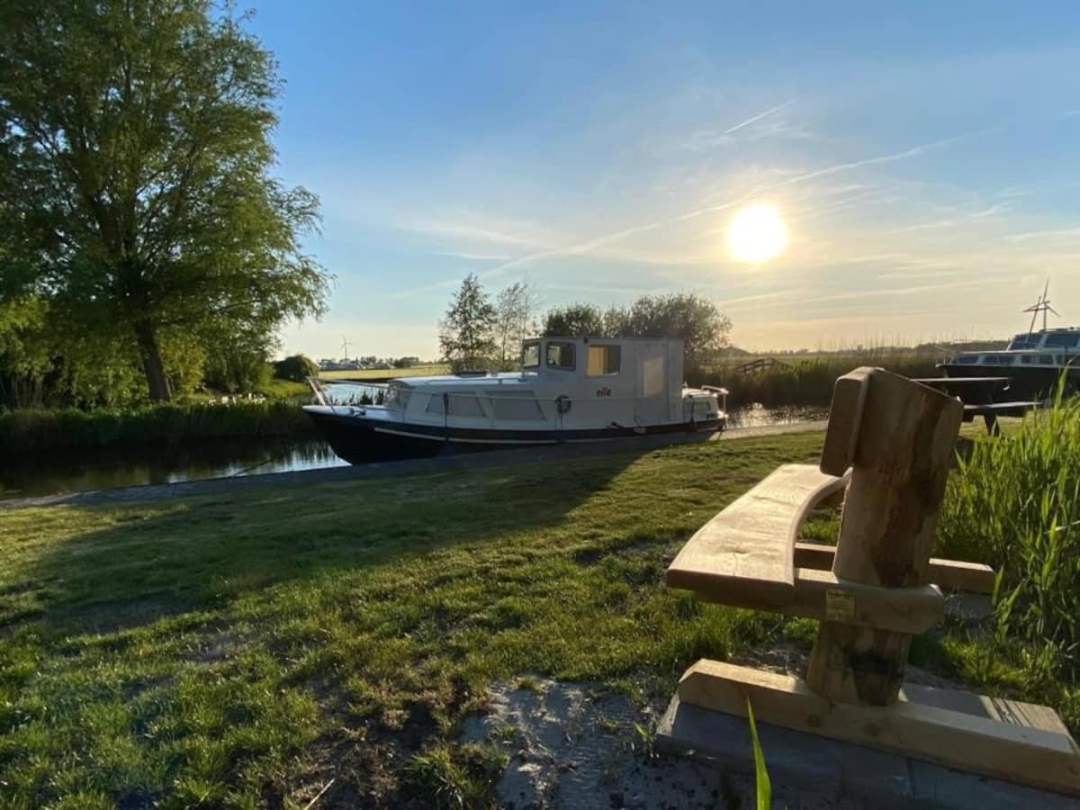Boat Ella - Kamperen Op Het Water -Niet Om Mee Te Varen -Read Host Profile-Lees Hostprofiel Jutrijp Dış mekan fotoğraf