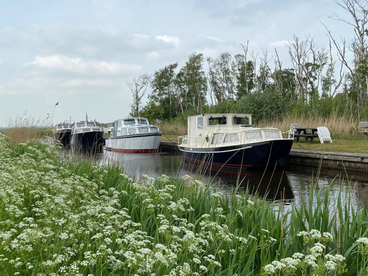 Boat Ella - Kamperen Op Het Water -Niet Om Mee Te Varen -Read Host Profile-Lees Hostprofiel Jutrijp Dış mekan fotoğraf